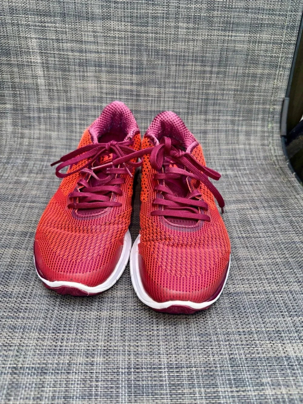 Under Armour Women's Gradient Red to Maroon Knit Trainers - Picture 4 of 6
